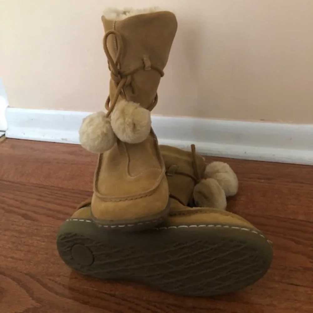 Leather suede fur winter pom pom boots. Size:7